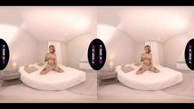 PORNBCN VR Възрастна испанска милфка мастурбира и смуче пениса ви в POV, докато пуши и се дърпа с краката си