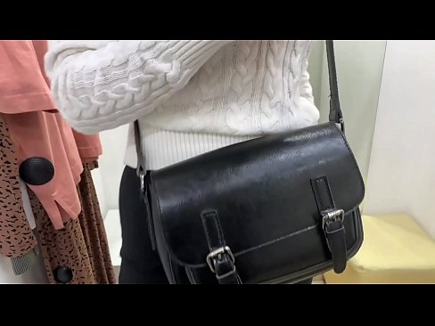 ❤️ Публична мастурбация на младата кучка FeralBerry с вибратор в стаята за обличане Руско порно в bg.tubesexer-com.ru ☑